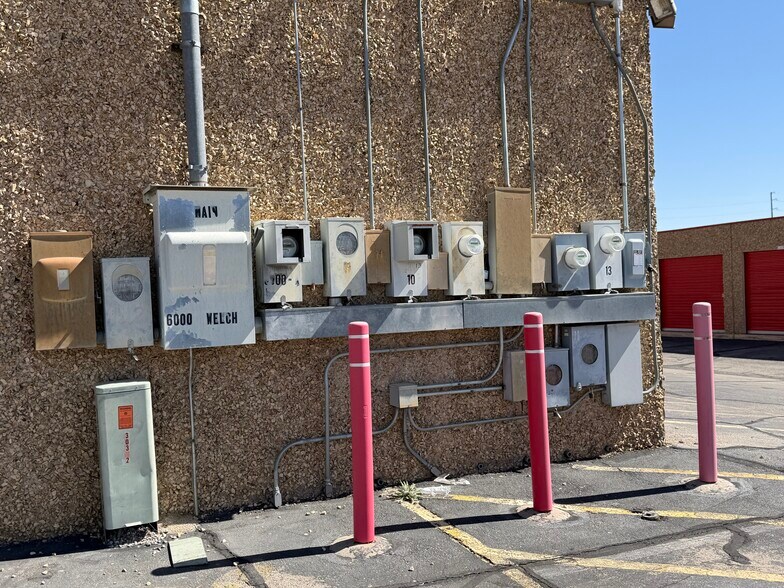 More Photos Of 6000 Welch Ave, El Paso Flex For Sale