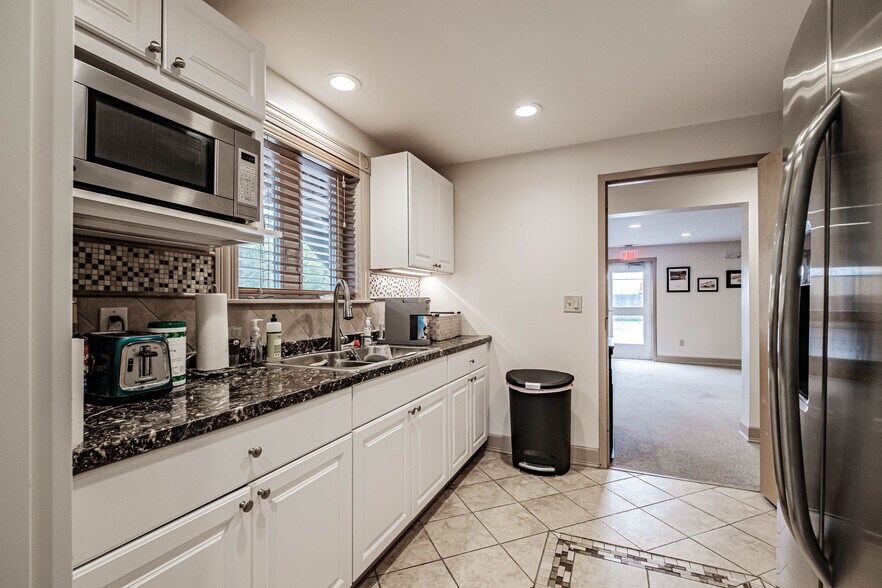 More Photos Of 352 Warren Ave, Portland Office Residential For Lease