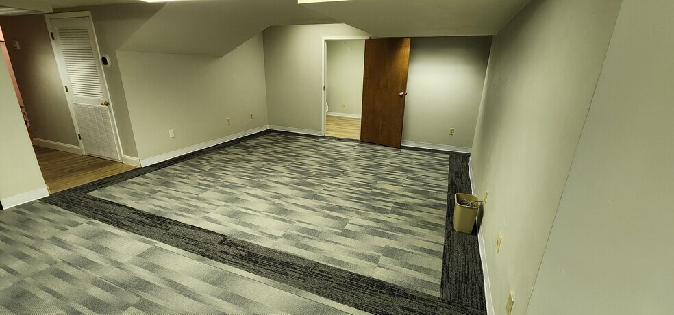 More Photos Of 2144 S Macarthur Blvd, Springfield Office For Lease