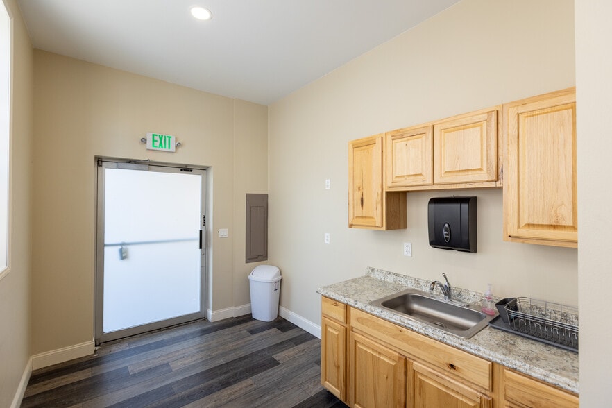 More Photos Of 412 Washington St, The Dalles Freestanding For Sale