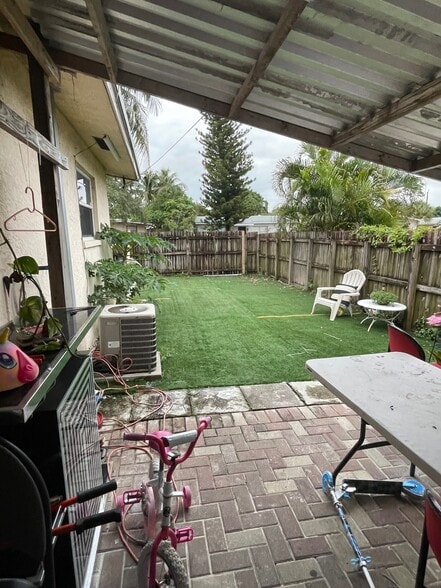 More Photos Of 2200 SW 42nd Ave, Fort Lauderdale Multifamily For Sale