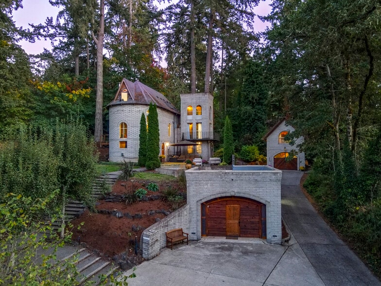 Primary Photo Of 1820 E 28th Ave, Eugene Multifamily For Sale