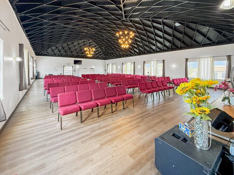 More Photos Of 7101 Menlo Ave, Los Angeles Specialty For Sale