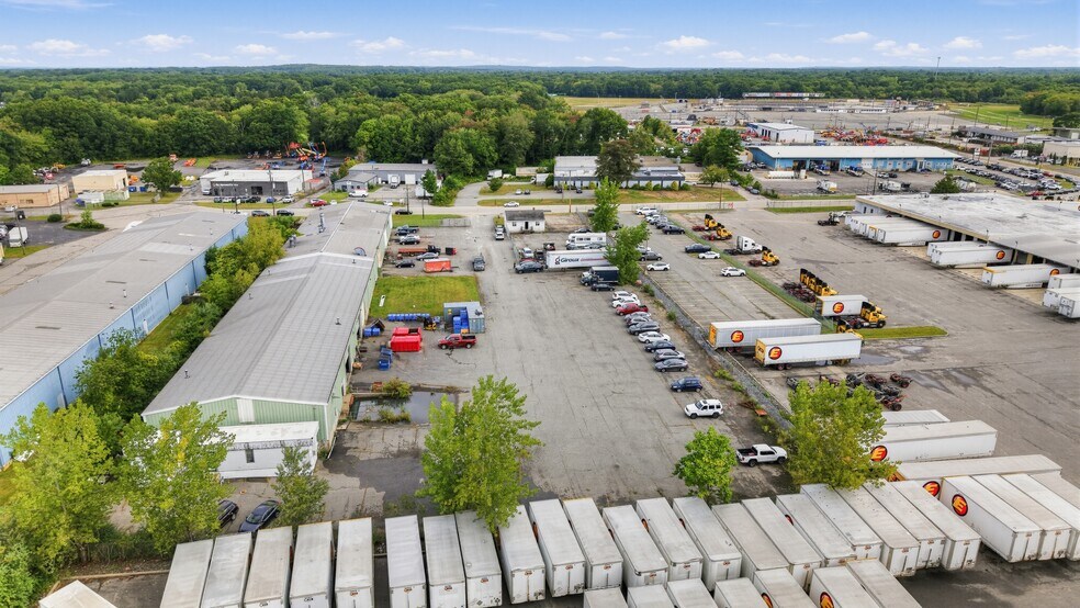 More Photos Of 32 Industrial Ct, Seekonk Warehouse For Lease