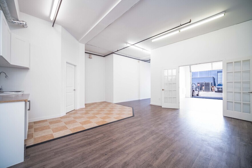 More Photos Of 20172 113 B Ave, Maple Ridge Light Manufacturing For Sale