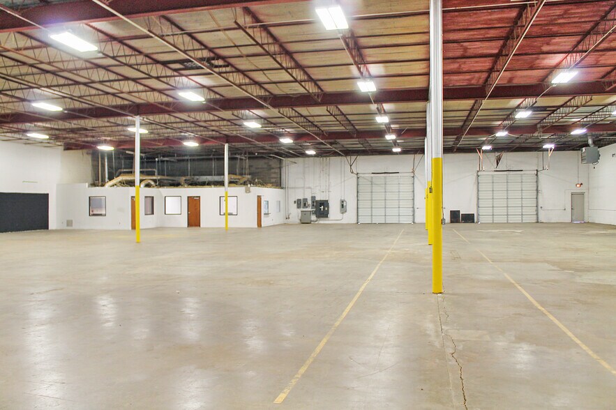 More Photos Of 151 Regal Row, Dallas Warehouse For Lease