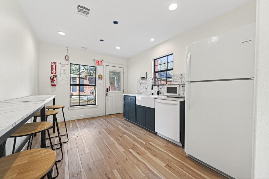 More Photos Of 8911 West Ln, Magnolia Office For Sale