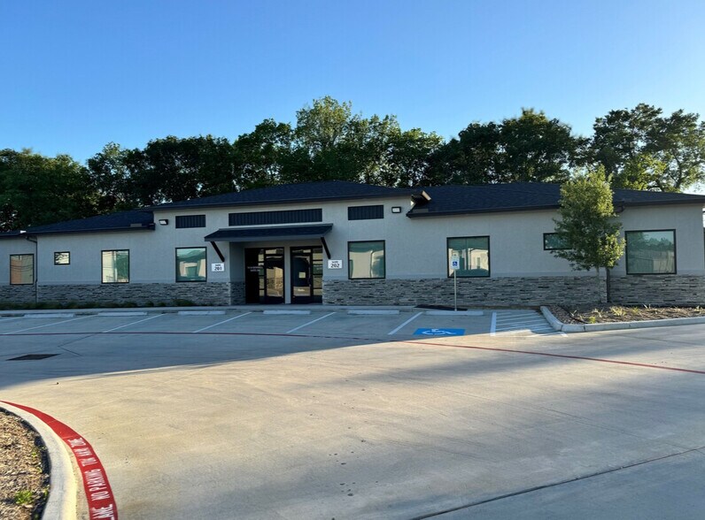 More Photos Of 7630 Dowdell Rd, Spring Medical For Lease