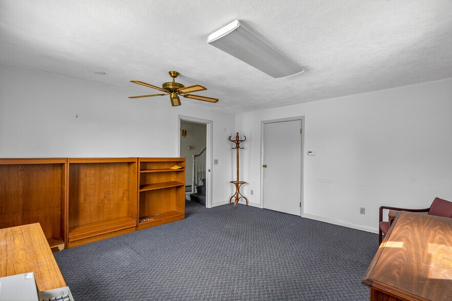 More Photos Of 60-62 Hyde Ave, Vernon Storefront Retail Office For Sale