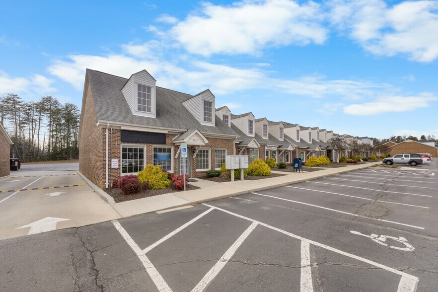 Primary Photo Of 1405-1437 Freeway Dr, Reidsville General Retail For Lease