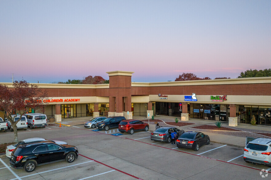More Photos Of 901 N Polk St, DeSoto General Retail For Lease