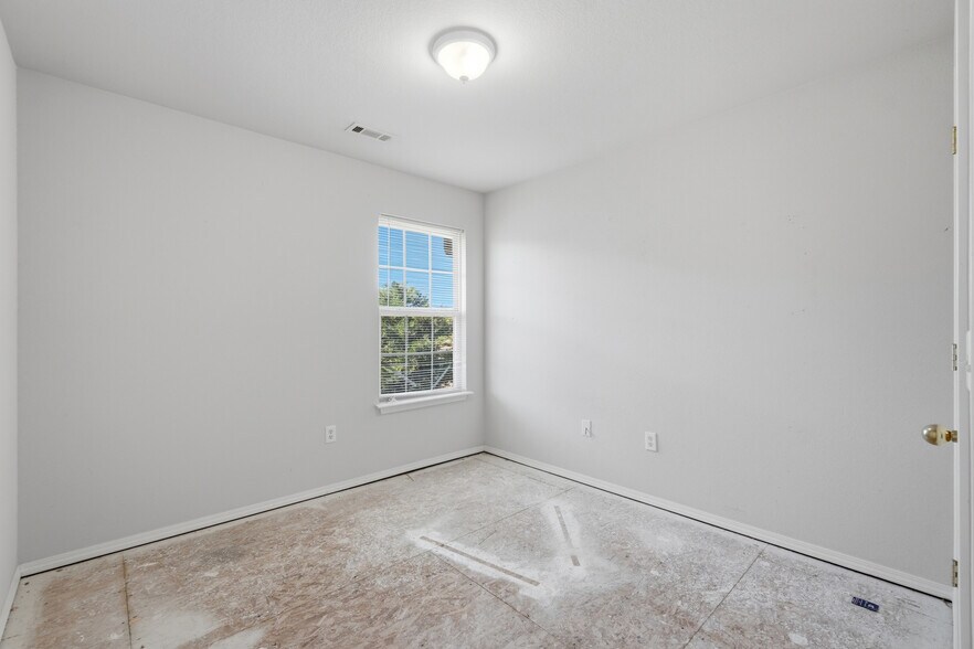 More Photos Of 3403 SW Deerfield Blvd, Bentonville Multifamily For Sale