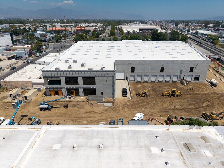 More Photos Of 7815 Van Nuys Blvd, Panorama City Distribution For Lease