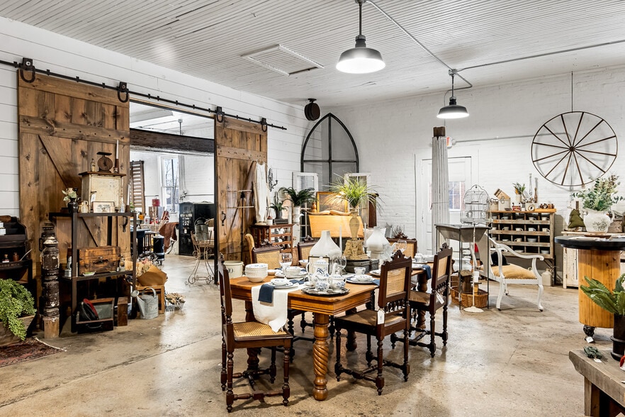 More Photos Of 219 Jefferson St, Waupaca Storefront Retail Office For Sale