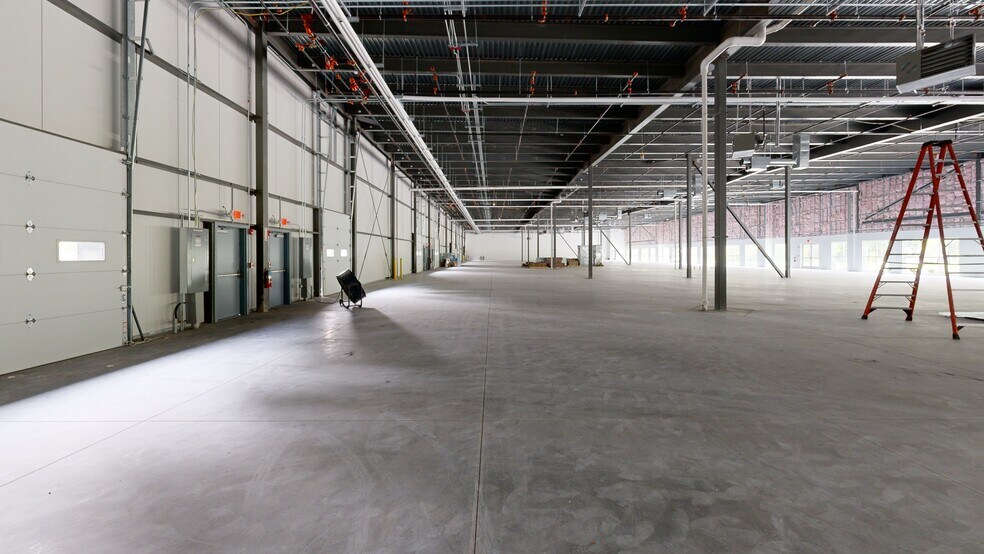 Primary Photo Of 683 Daniel Webster Hwy, Merrimack Warehouse For Lease