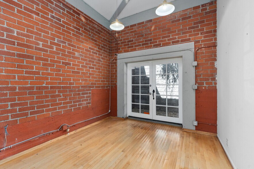 More Photos Of 580 Broadway St, Laguna Beach Office For Lease