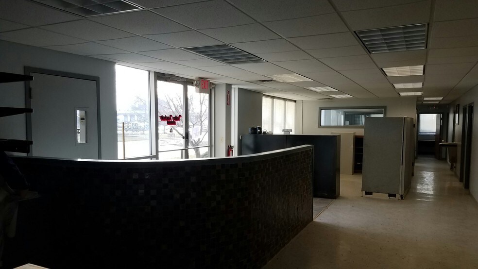 More Photos Of 2786 E Crescentville Rd, West Chester Warehouse For Lease