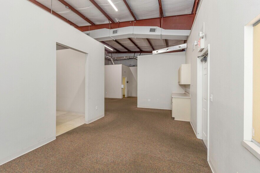 More Photos Of 16547 US Highway 19, Hudson Showroom For Lease