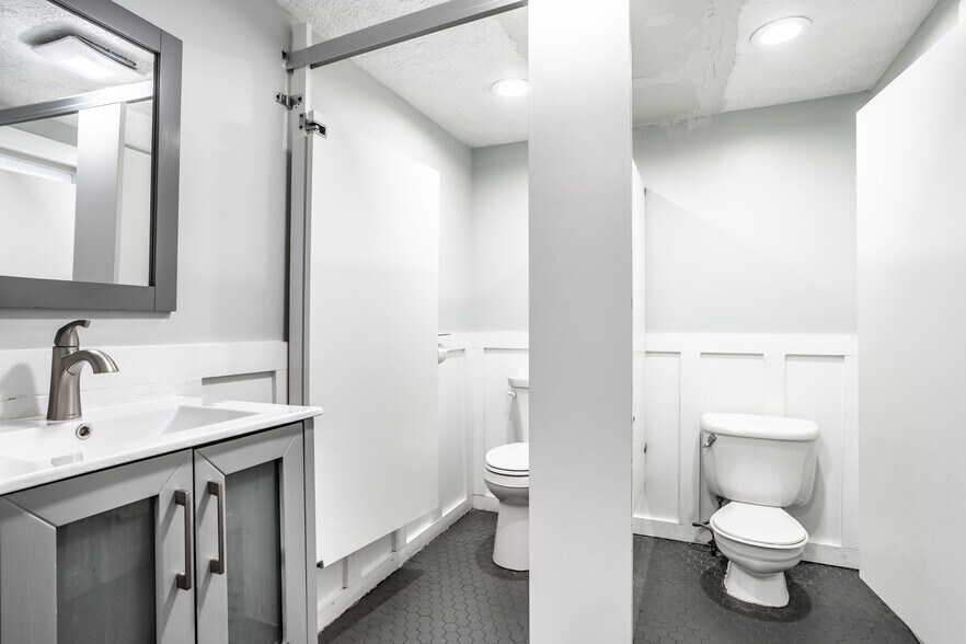 More Photos Of 7507 Michigan Rd, Indianapolis Daycare Center For Sale