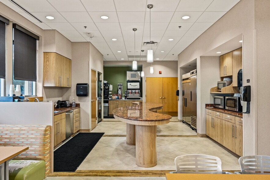 More Photos Of 1601 Ups Dr, Louisville Office For Sale