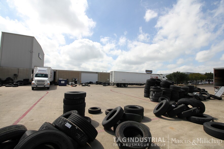 More Photos Of 2820 Market St, Garland Warehouse For Sale