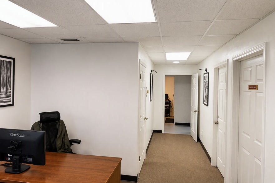More Photos Of 391 Corporate Way, Orange Park Warehouse For Sale