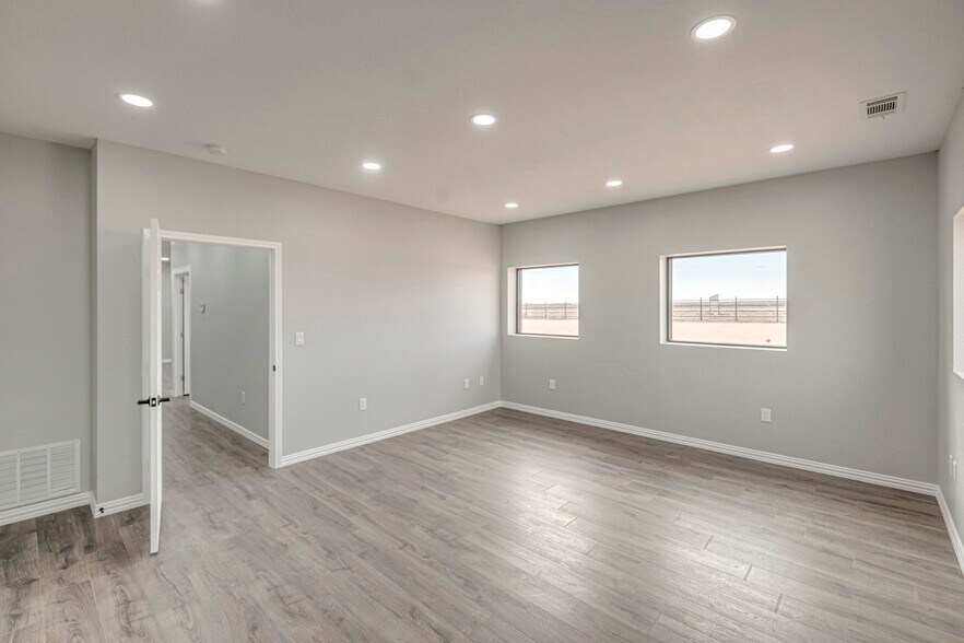 More Photos Of 5268/5450 N FM 866, Odessa Warehouse For Sale