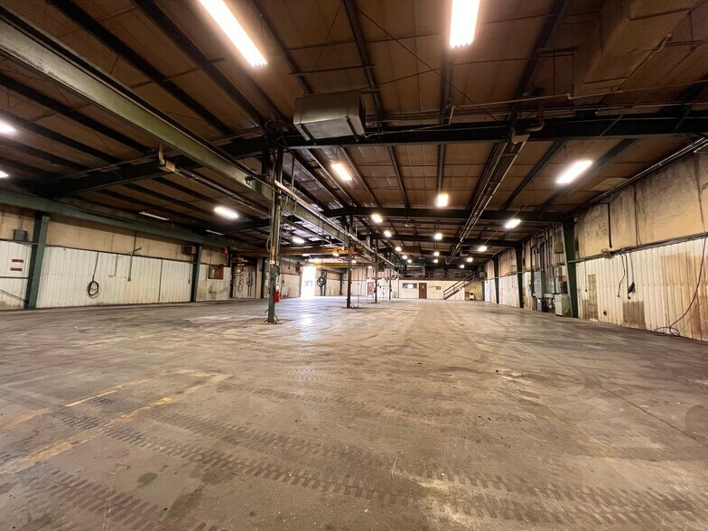 More Photos Of 1450 W Sunday Dr, Indianapolis Manufacturing For Lease