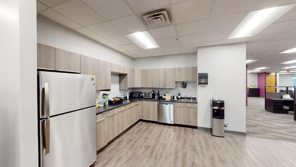 More Photos Of 120-160 W Center Ct, Schaumburg Office For Lease