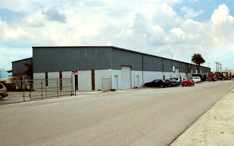 More Photos Of 5212-5216 Cone Rd, Tampa Warehouse For Lease