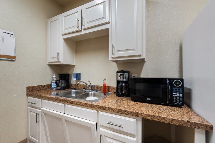 More Photos Of 108 N Chattey Rd, DeSoto Religious Facility For Sale