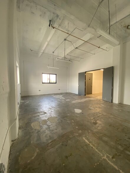More Photos Of 901 E 31st St, Los Angeles Manufacturing For Lease