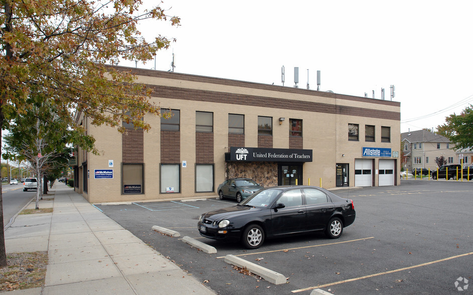 Primary Photo Of 4456 Amboy Rd, Staten Island Office For Lease