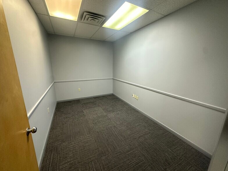 More Photos Of 2335 Union Rd, Cheektowaga Distribution For Sale