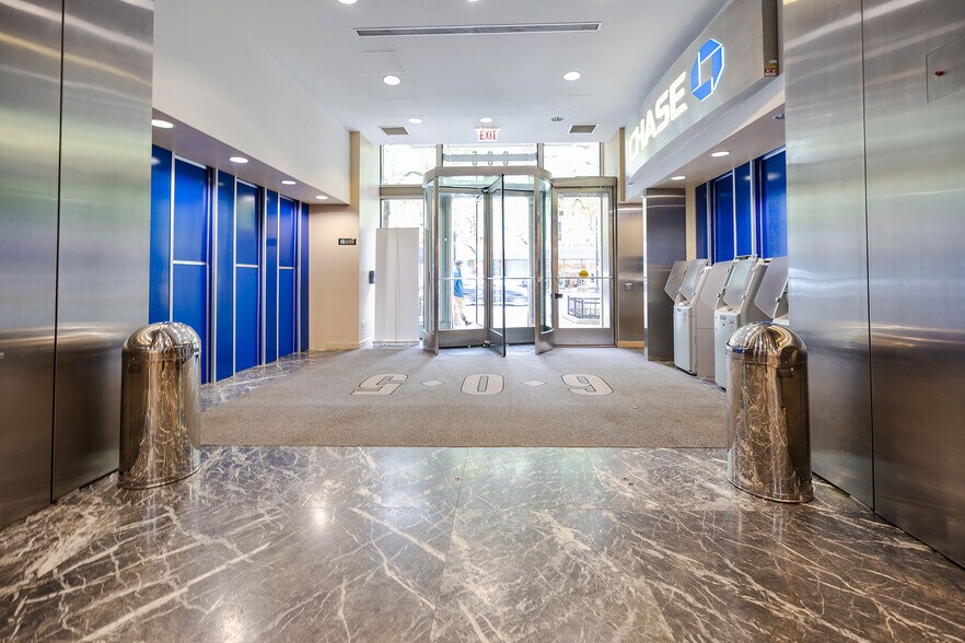 More Photos Of 605 N Michigan Ave, Chicago Coworking Space