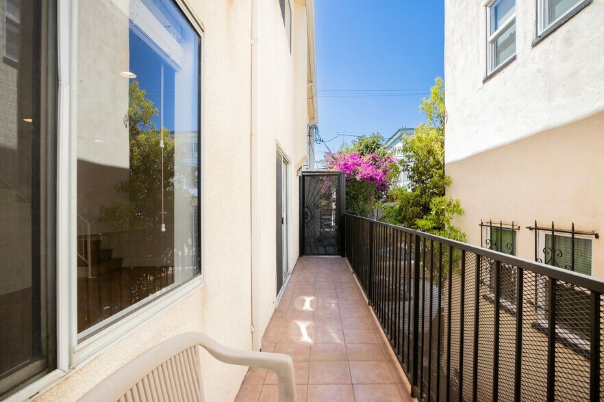 More Photos Of 1441 S Bedford St, Los Angeles Apartments For Sale