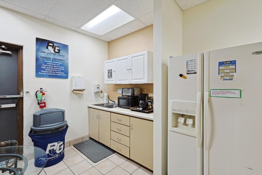 More Photos Of 6960 Marvin D Love Fwy, Dallas Freestanding For Sale