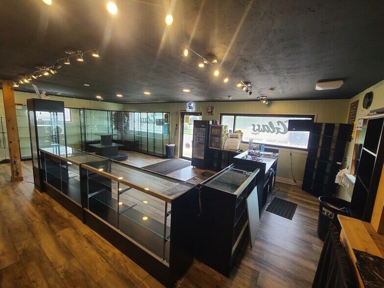More Photos Of 2200 Center Ave, Janesville Flex For Sale