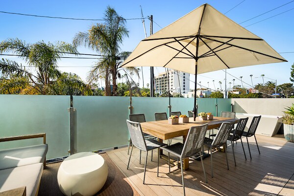More Photos Of 2210 Main St, Santa Monica Office Residential For Sale