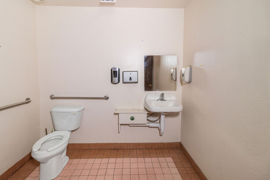 More Photos Of 466 W Main St, Trinidad General Retail For Sale