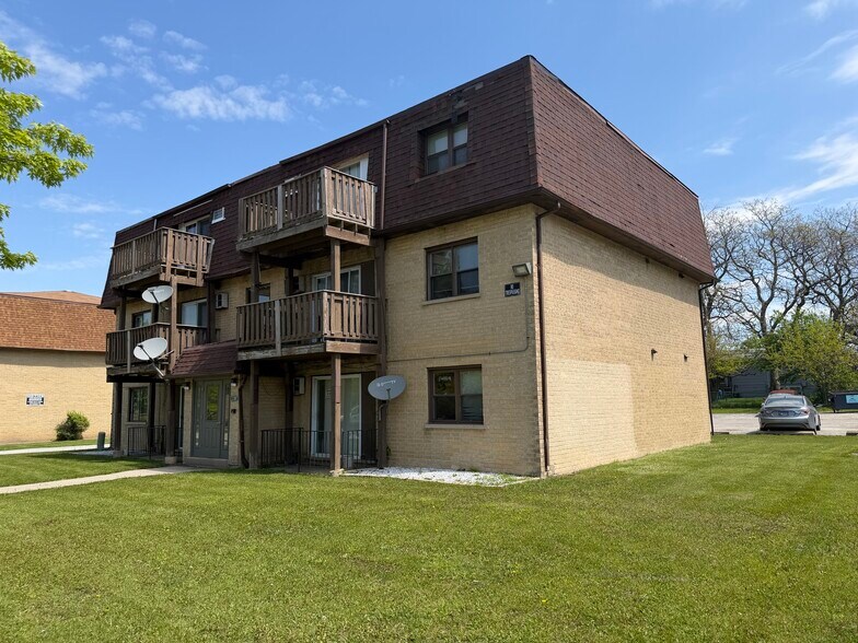 More Photos Of 21907 Jeffrey Ave, Sauk Village Apartments For Sale