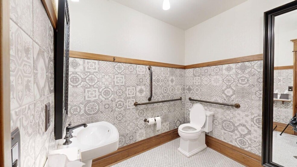 More Photos Of 2401 Montana Ave, Billings General Retail For Sale