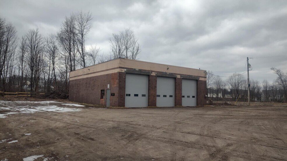 More Photos Of 1311 Newton St, Tallmadge Warehouse For Lease