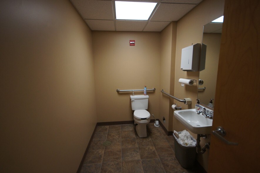 More Photos Of 16 Asylum St, Milford Medical For Lease