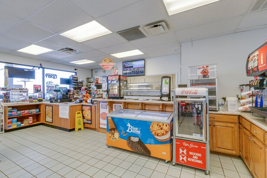 More Photos Of 508 Henslee Dr, Dickson Service Station For Sale