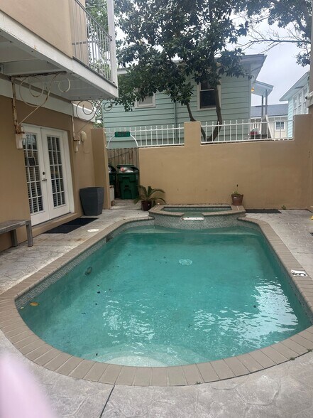 More Photos Of 142 11th Ave N, Jacksonville Beach Specialty For Sale