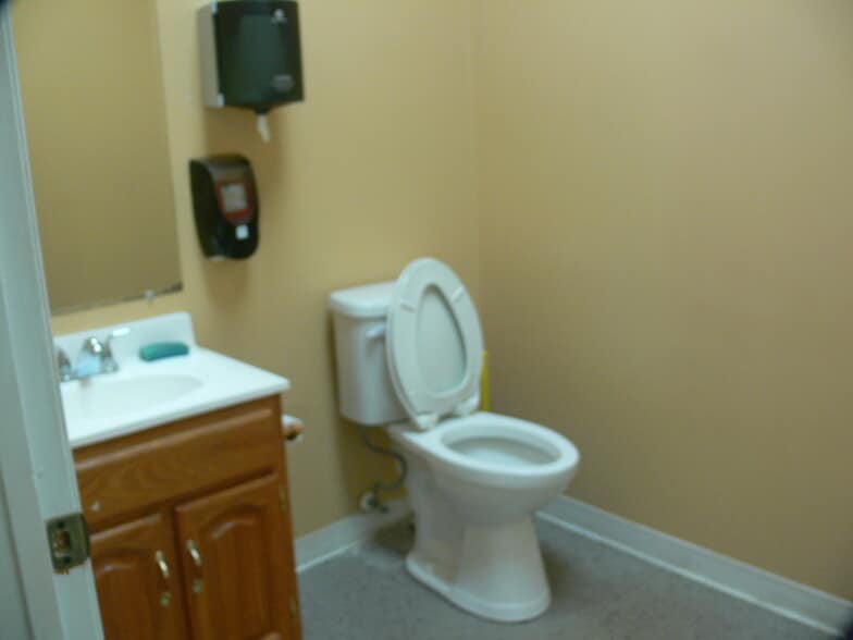 More Photos Of 1631 E Hamric Dr, Oxford Medical For Lease