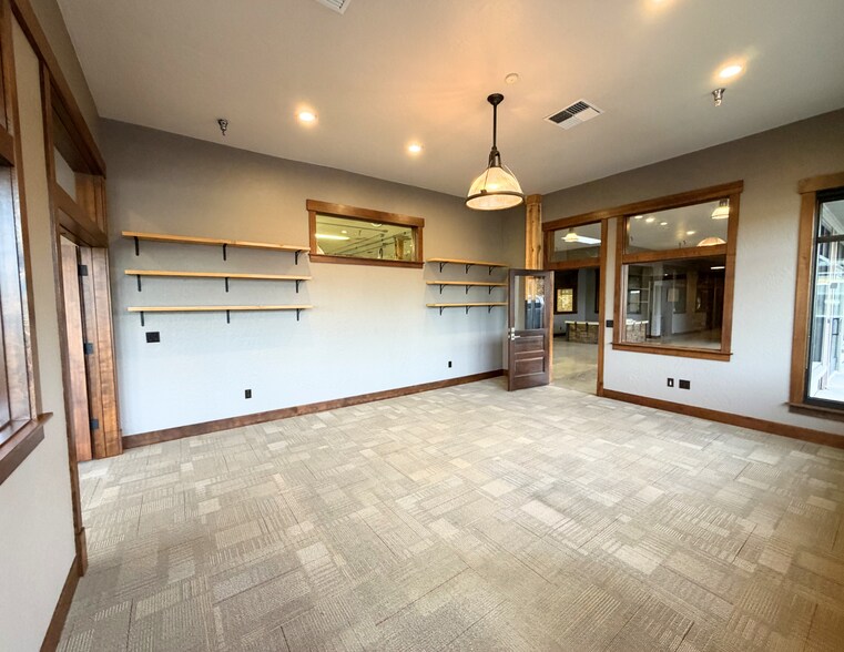 More Photos Of 1124 E Sherman Ave, Coeur d'Alene Storefront Retail Office For Lease