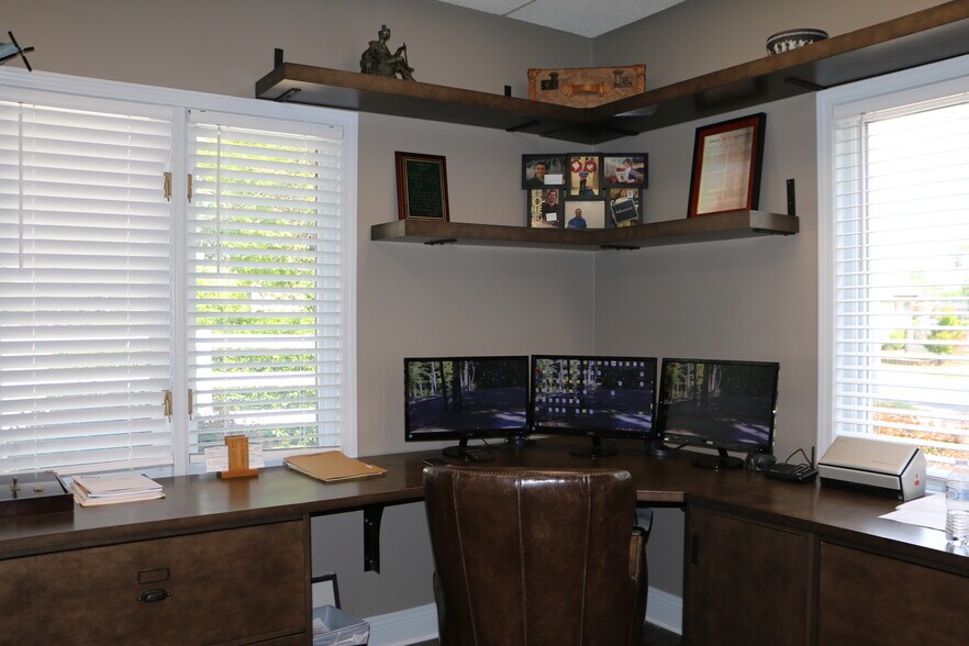 More Photos Of 726 Harvard Dr, Owensboro Office For Sale