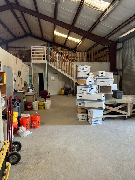 More Photos Of 11638 Sunbelt Ct, Baton Rouge Light Distribution For Lease